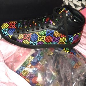 Men Gucci Psychedelic mid top sneakers